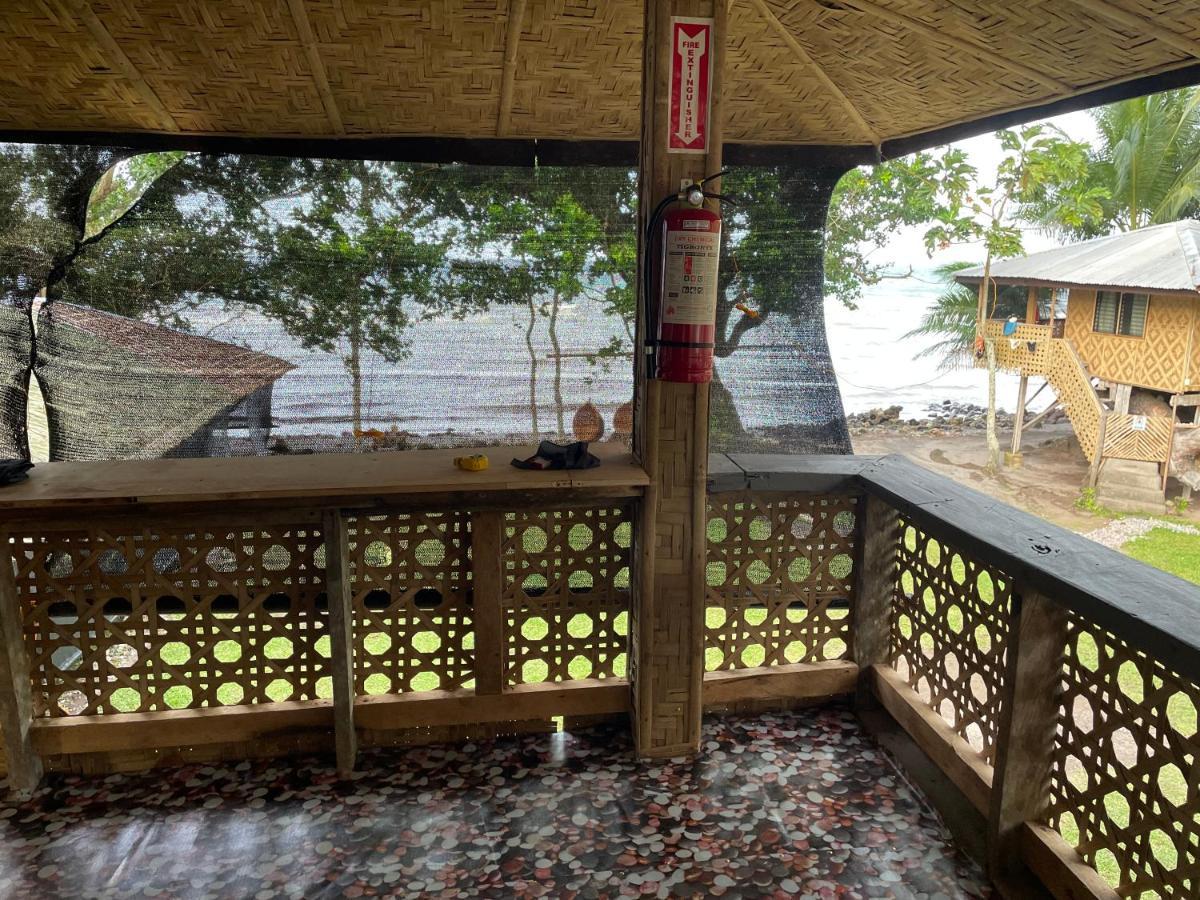 לינה וארוחת בוקר ממבג'או Borbon'S Treehouse By The Sea מראה חיצוני תמונה