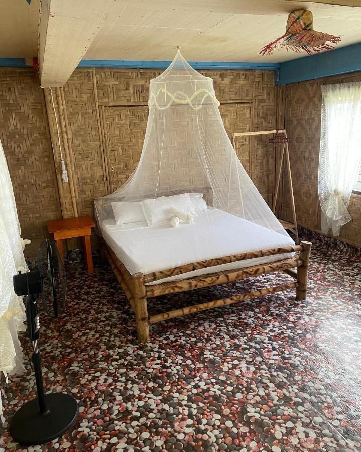 לינה וארוחת בוקר ממבג'או Borbon'S Treehouse By The Sea מראה חיצוני תמונה