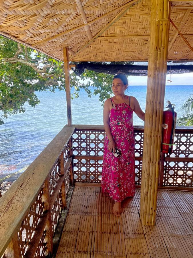 לינה וארוחת בוקר ממבג'או Borbon'S Treehouse By The Sea מראה חיצוני תמונה