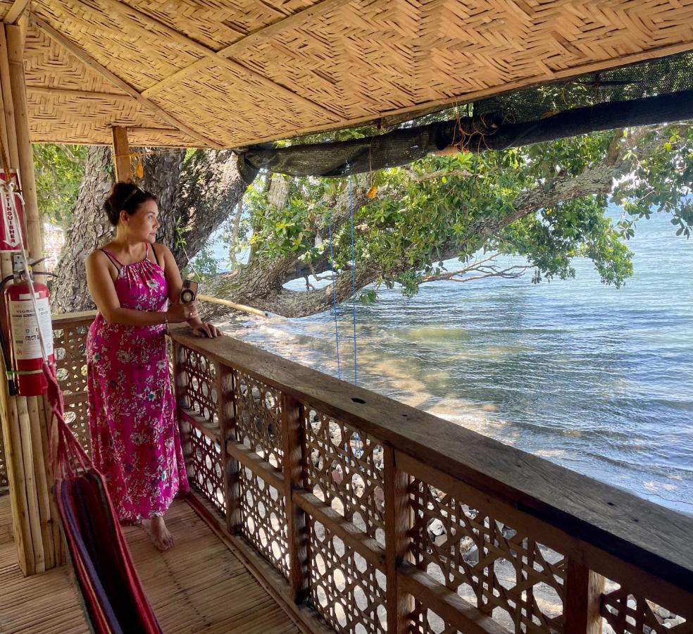 לינה וארוחת בוקר ממבג'או Borbon'S Treehouse By The Sea מראה חיצוני תמונה