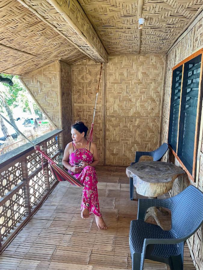 לינה וארוחת בוקר ממבג'או Borbon'S Treehouse By The Sea מראה חיצוני תמונה