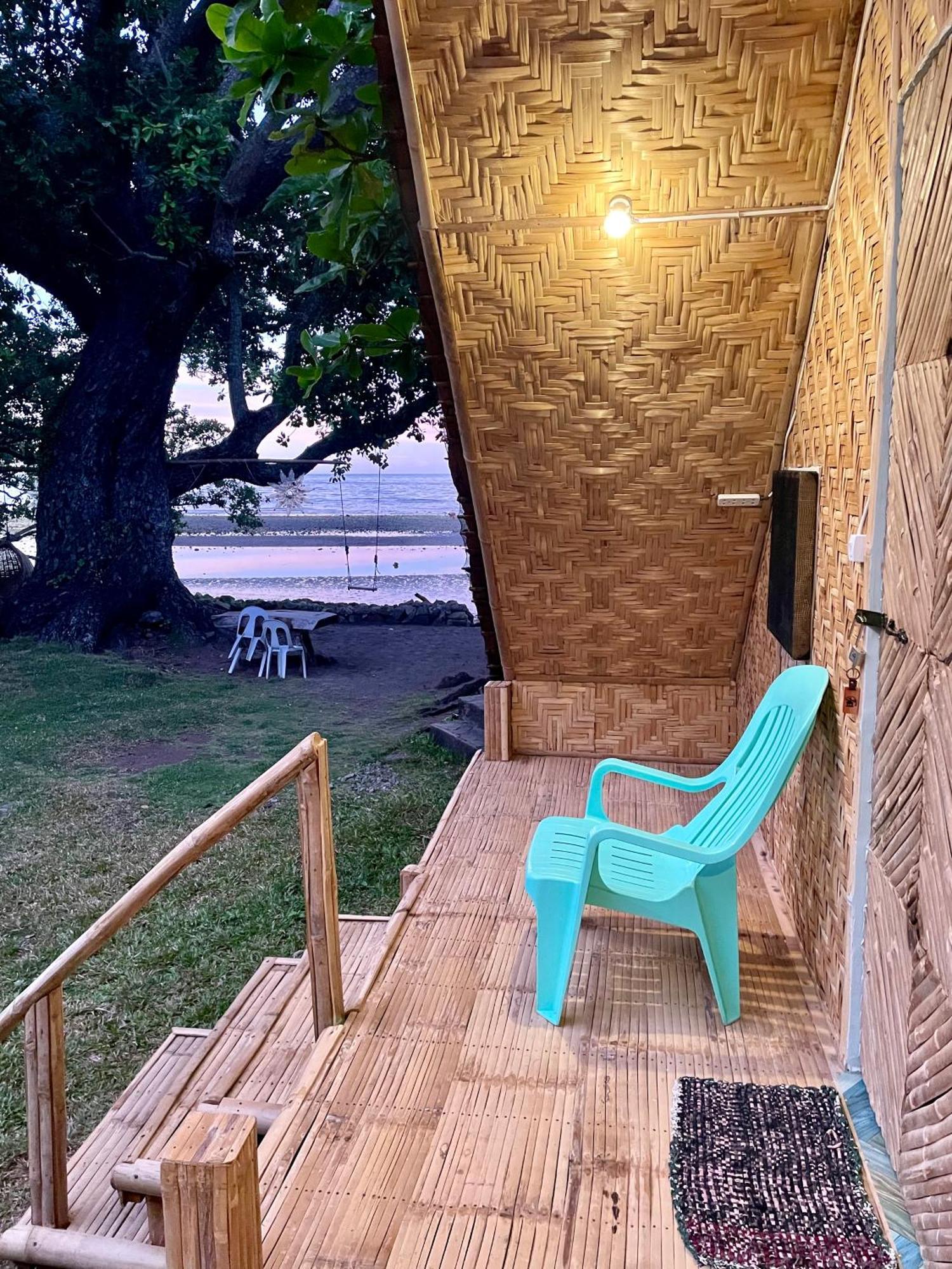 לינה וארוחת בוקר ממבג'או Borbon'S Treehouse By The Sea מראה חיצוני תמונה