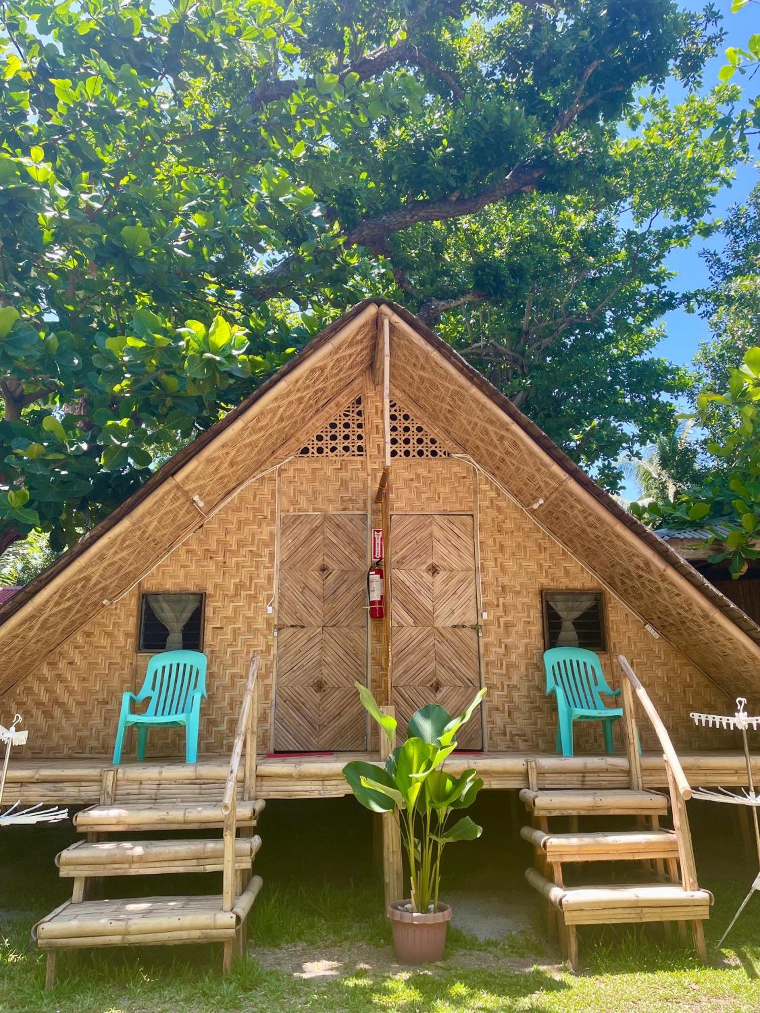 לינה וארוחת בוקר ממבג'או Borbon'S Treehouse By The Sea מראה חיצוני תמונה