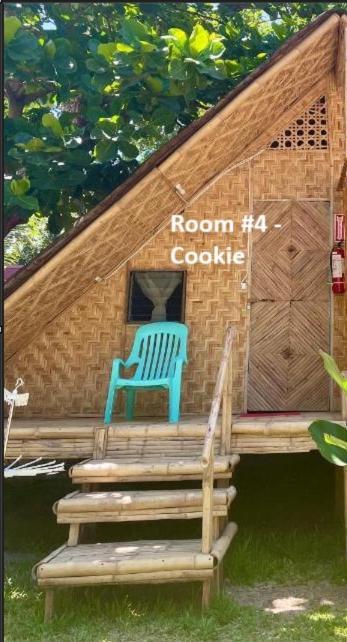 לינה וארוחת בוקר ממבג'או Borbon'S Treehouse By The Sea מראה חיצוני תמונה